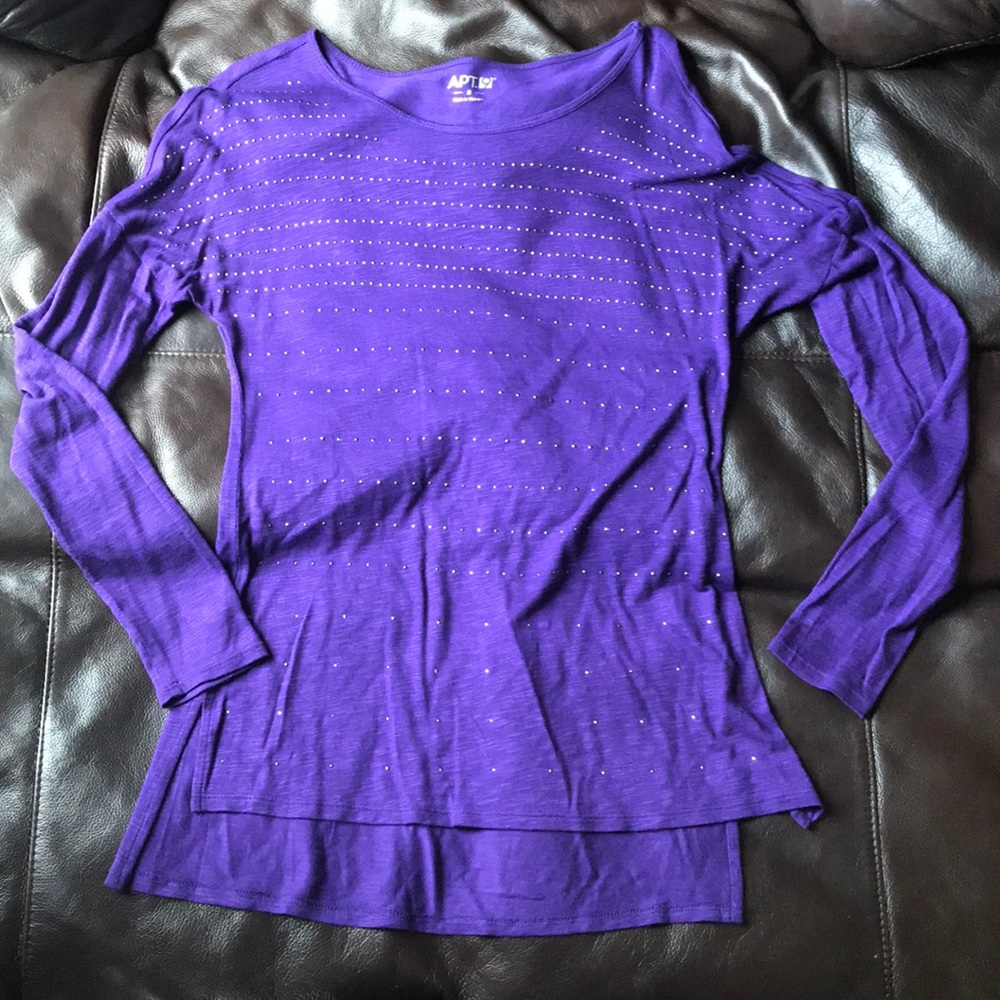 Super flattering top with rhinestone stripes